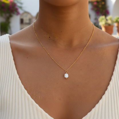 Ornate Pearl Pendant Necklace