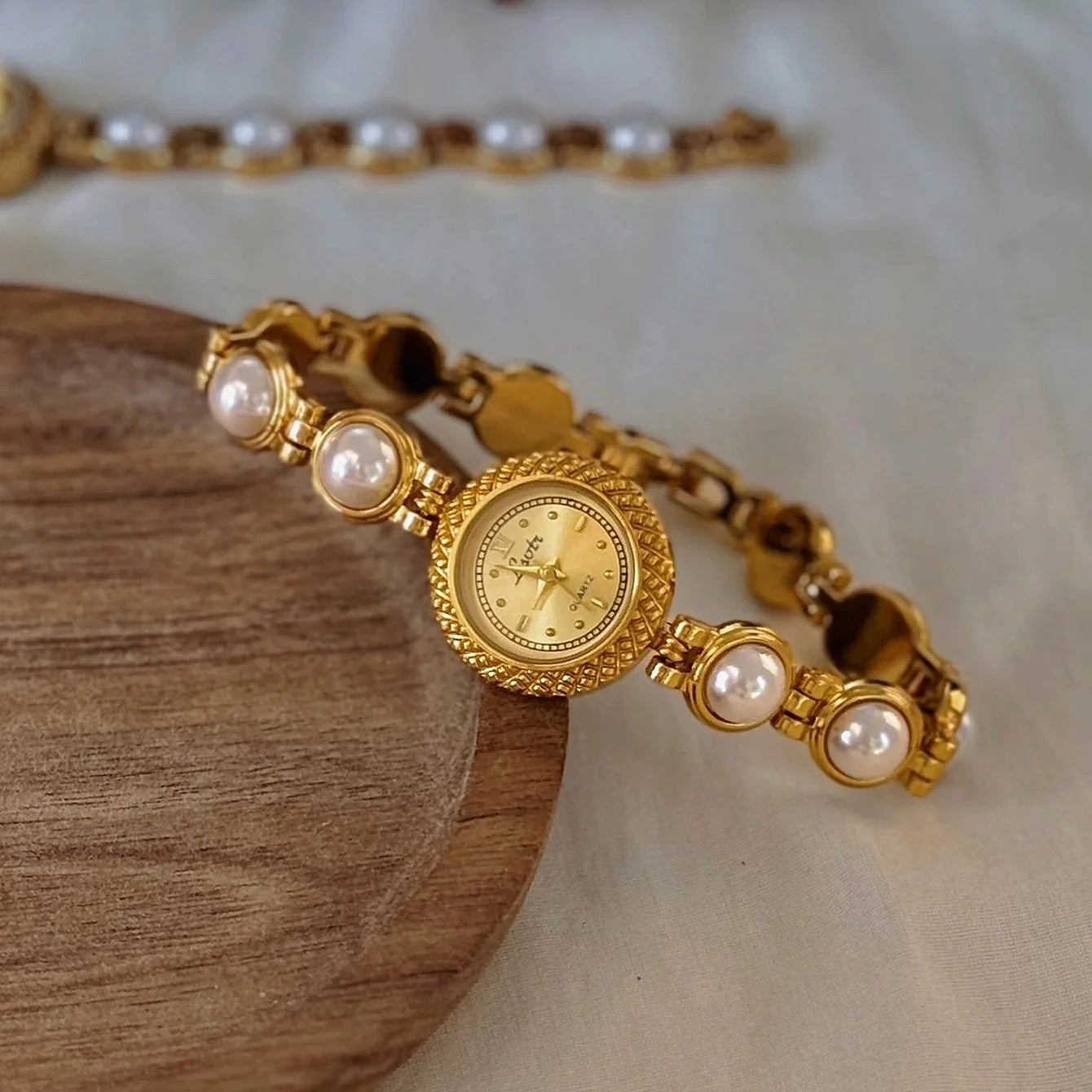 Anara Pearl Elegance Watch