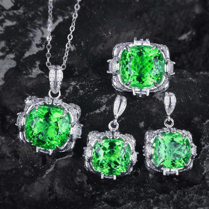 Velora Thandrelle Emerald Green Set | White Gold 14k