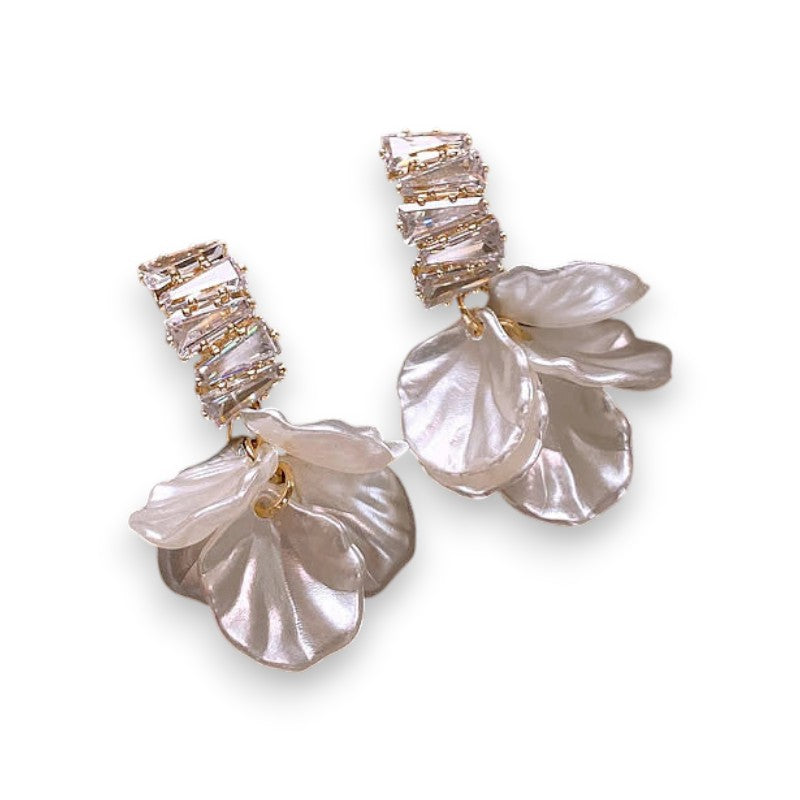 Exquisite Gold Petal Earrings in White | Gold 14k