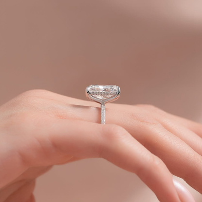 RADIANT ÉLITAIRE MOISSANITE RING